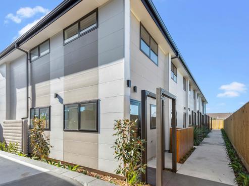 137 Tirimoana Road, Te Atatu South