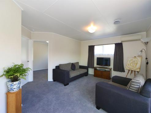 2/114 Park Road South, Akina