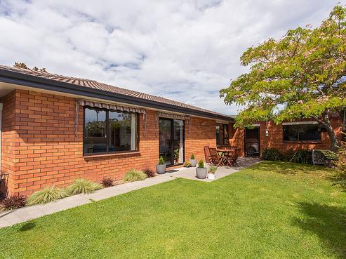 24 Sawtell Place, Northcote