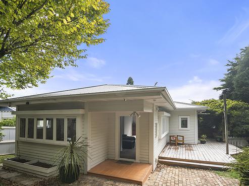233 Saint Andrews Road, Epsom