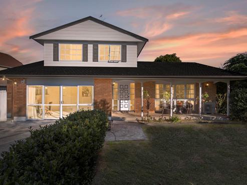 6 Voltaire Court, Botany Downs