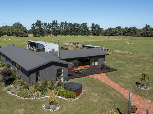 35 Leslies Road, Cust