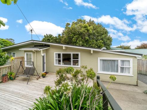 6 Martin Grove, Normandale
