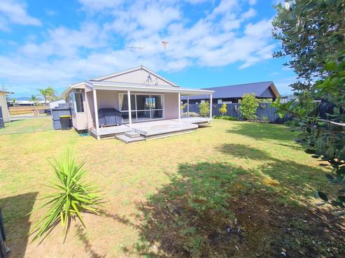 102 Kelly Jade Avenue, Matarangi