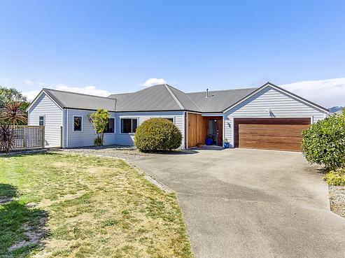 15 Holcombe Drive, Paraparaumu