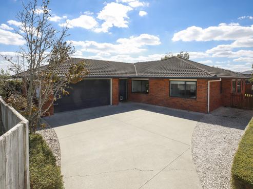 13 Wiltshire Drive, Huntington