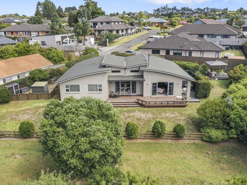 24 Lough Bourne Drive, Pukekohe