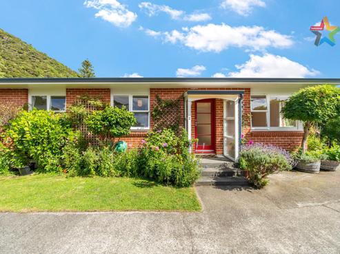 2/206 Muritai Road, Eastbourne