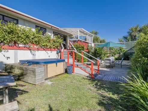 24 Scott Avenue, Otaki Beach