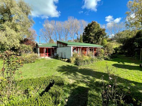 32 Main Street, Hunterville