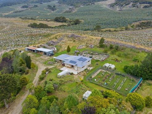 2057 Tahakopa Valley Road, Catlins Surrounds