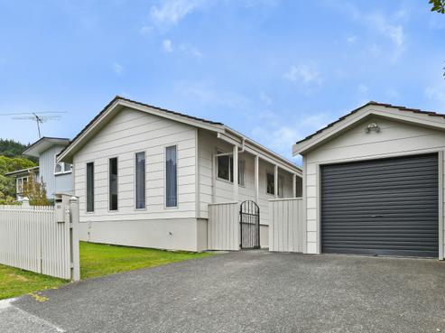 80 Field Street, Silverstream