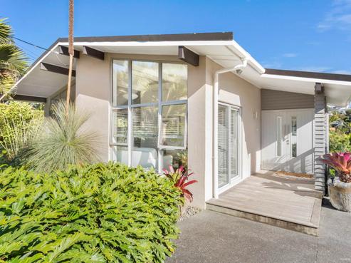 906 Beach Road, Waiake