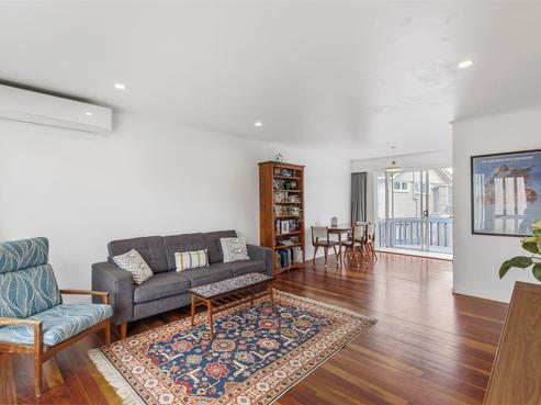 2 May Avenue, Te Atatu South