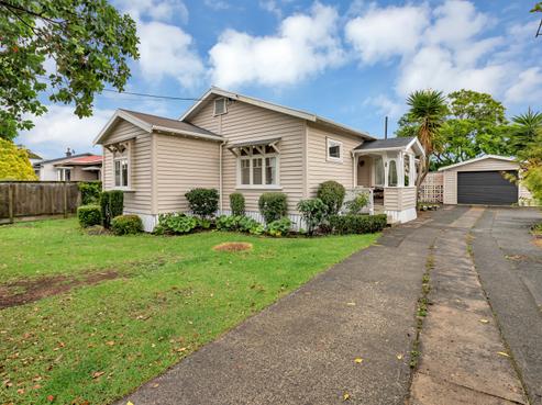 8 Dinniss Avenue, Regent