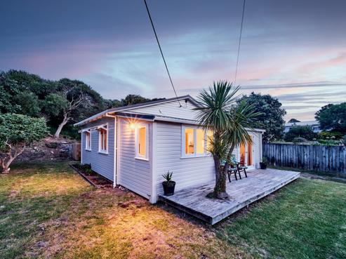 18 Ngaio Street, Otaki Beach
