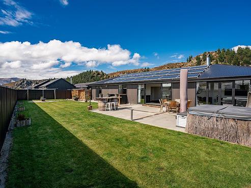 15 Cooper Crescent, Luggate