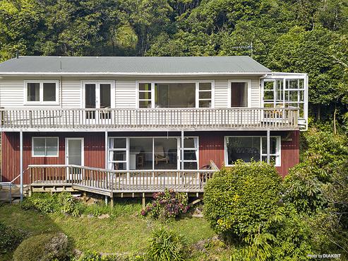 11 Churchill Drive, Wilton