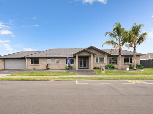 91 Barrington Drive, Huntington