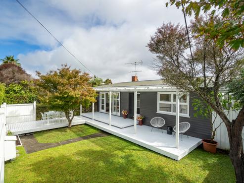 14 Montgomery Avenue, Belmont