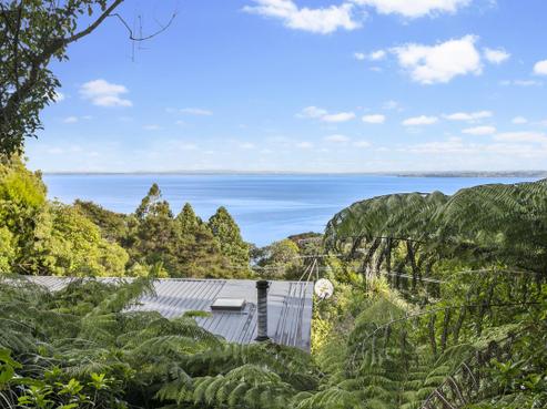 94 Takahe Road, Titirangi