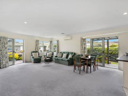 2/30 Awaroa Road, Helensville