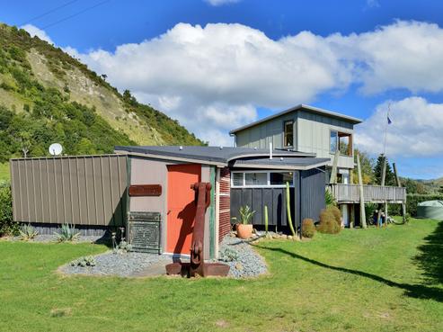 18 Kahawai Street, Mahia