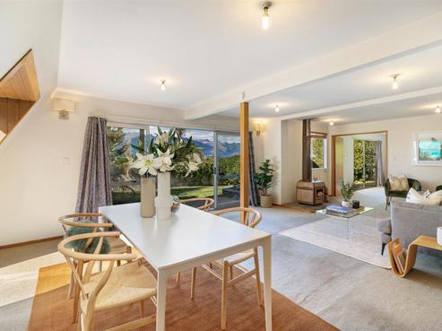 5 Avalon Crescent, Fernhill/Sunshine Bay