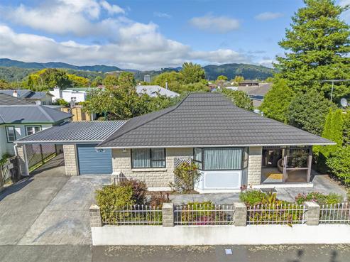 42 Riverbank Street, Ebdentown