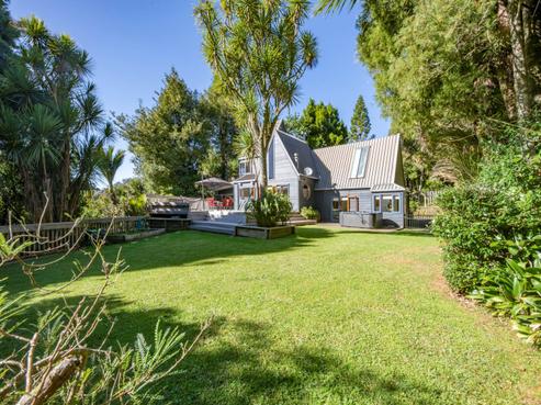 166 Woodlands Park Road, Titirangi