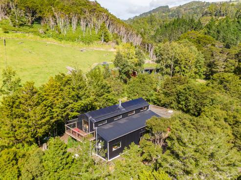 1698 Russell Road, Oakura Coast