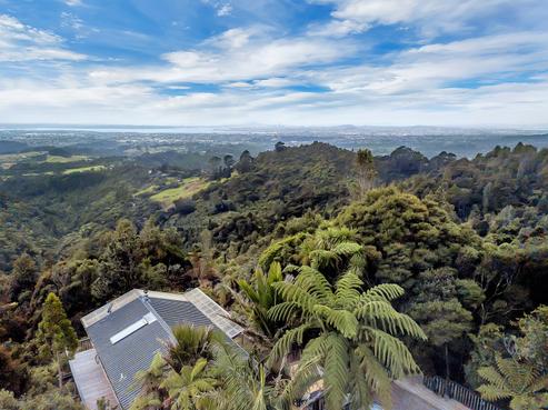 493 Scenic Drive, Waiatarua