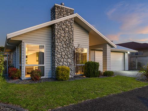 10 Tarn Close, Pyes Pa