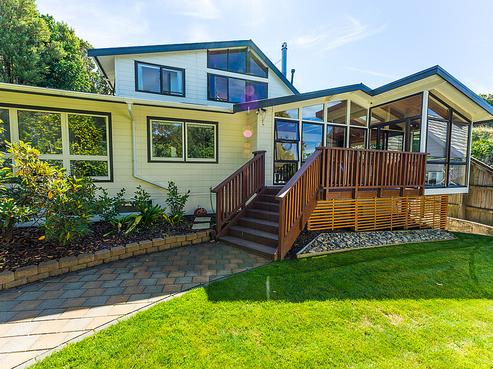 305 Dowse Drive, Maungaraki