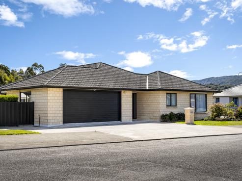 4 Sunstone Crescent, Brown Owl