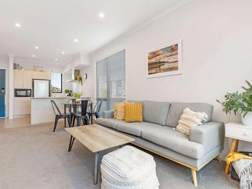 2 Awamarino Way, Massey