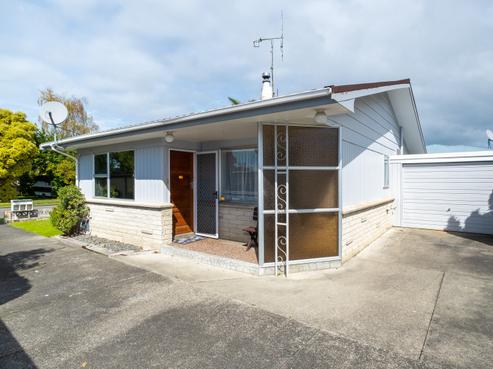 1/8 Downing Avenue, Pirimai