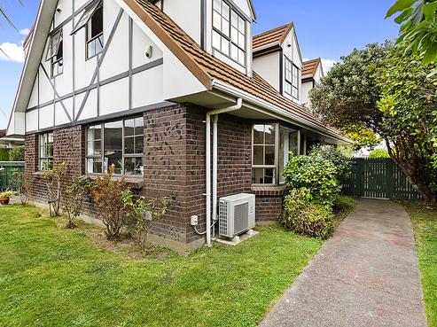 7 De Menech Grove, Avalon