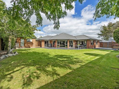 7 Landor Common, Rolleston