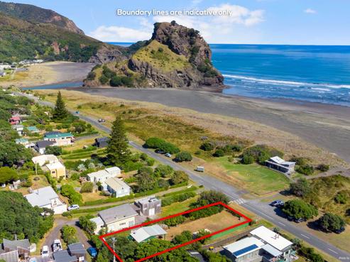 105 Marine Parade North, Piha