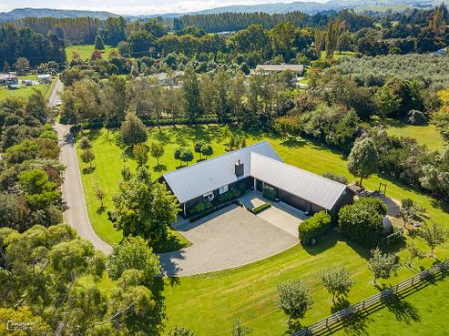 152 Willow Park Drive, Opaki