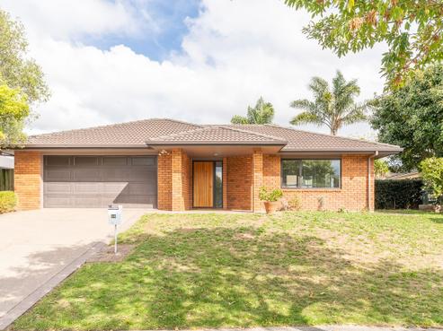 16 Ravenscourt Place, Huntington