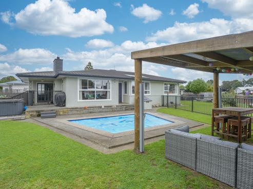 15 Read Crescent, Clive