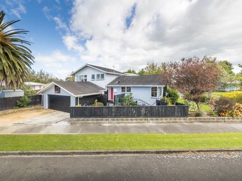 11 Catlins Crescent, Milson