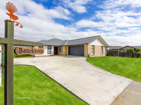 21 Sandown Avenue, Himatangi Beach