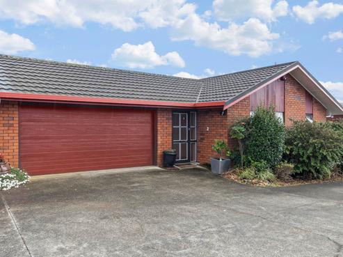 2/288 Queen Street, Pukekohe