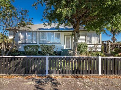 92 Russell Street, Westport