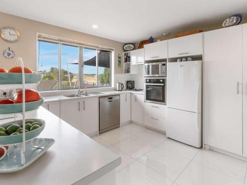 18 Friesian Place, Grandview Heights