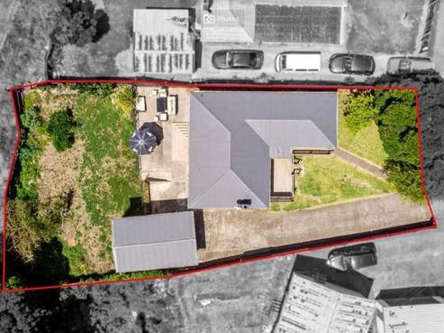 8 Williams Crescent, Otara