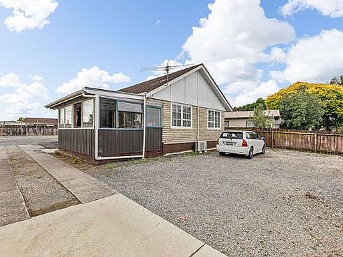 422 Roscommon Road, Clendon Park